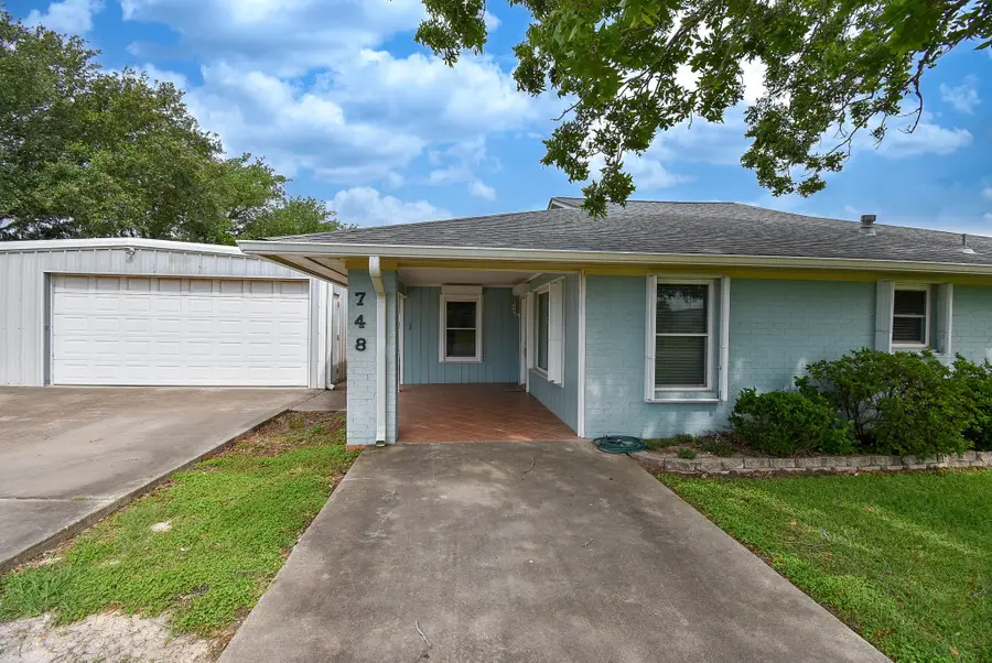 748 W Bayshore Drive, Palacios, TX 77465 - #3