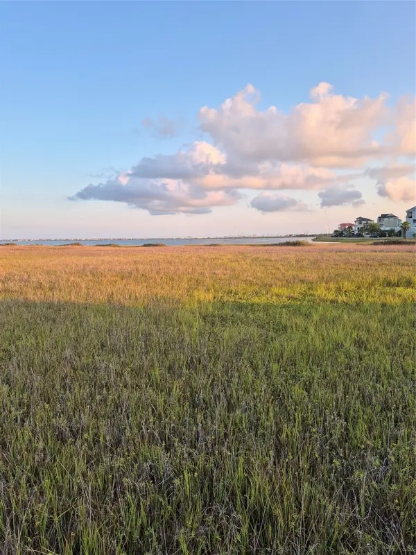TBD Lot 28 Tiki Drive, Tiki Island, TX 77554