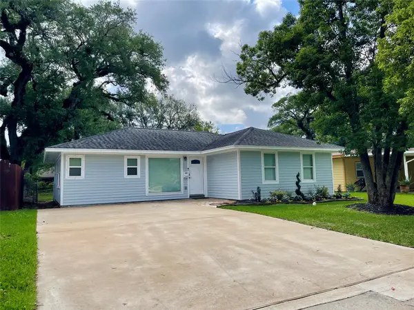 244 Caladium Street, Lake Jackson, TX 77566