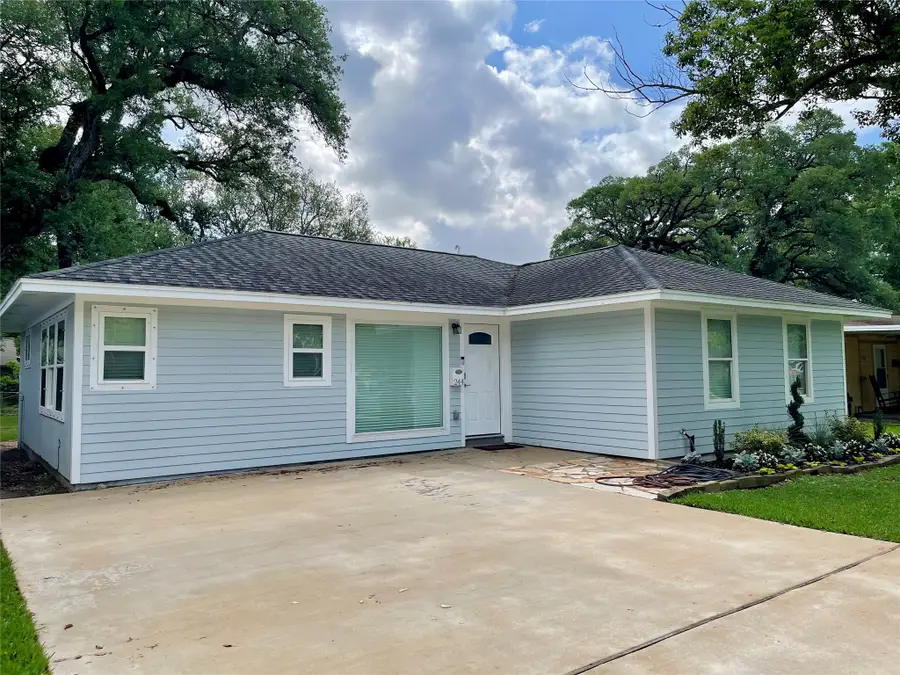 244 Caladium Street, Lake Jackson, TX 77566 - #2