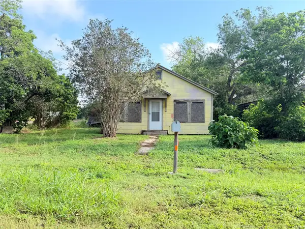 401 E Ward Street, Refugio, TX 78377