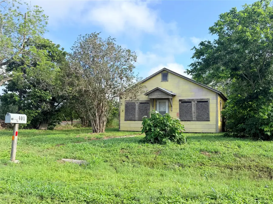 401 E Ward Street, Refugio, TX 78377 - #2