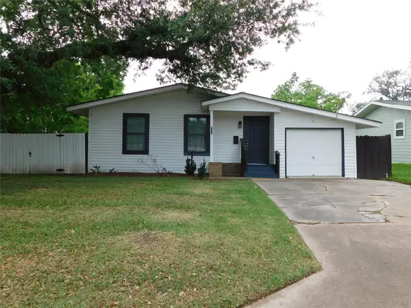 306 Azalea Street, Lake Jackson, TX 77566