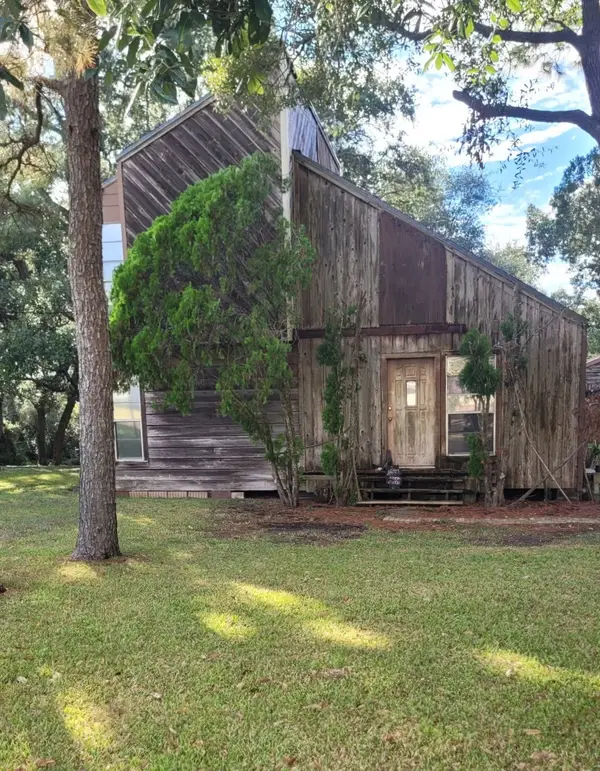 210 Oak Street, Palacios, TX 77465