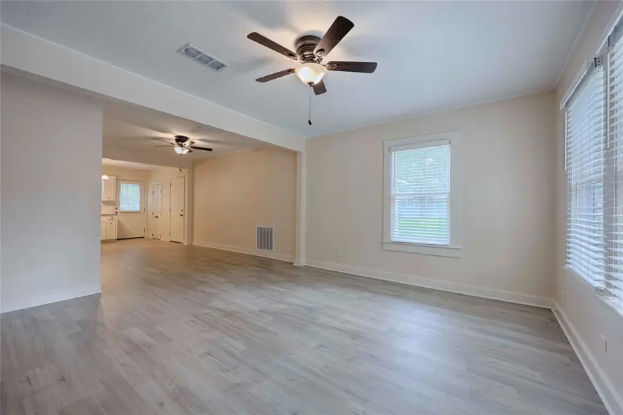 903 N Glendale Street, Hallettsville, TX 77964 - #2