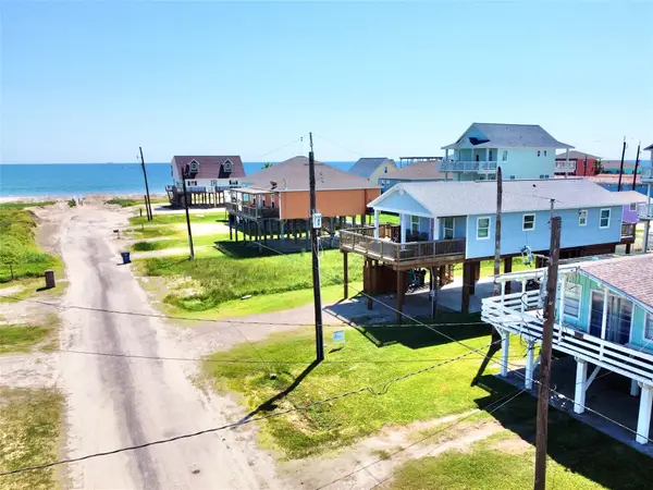 215 Driftwood Court, Surfside Beach, TX 77541