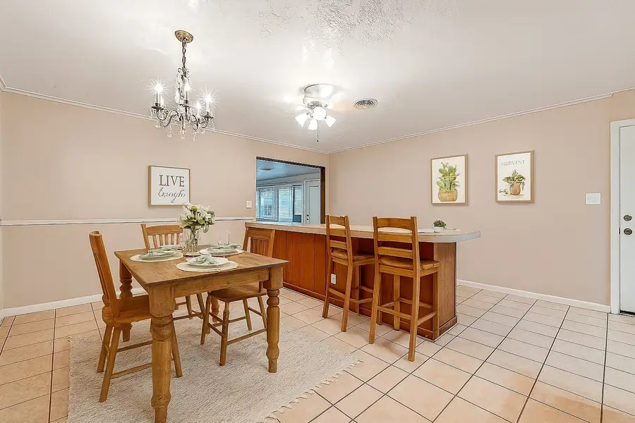 921 Roberts Street, El Campo, TX 77437 - Image #3