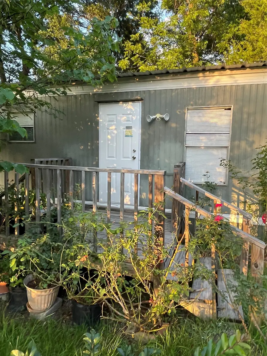 1407 N Sycamore Drive, Huntsville, TX 77340 - #2