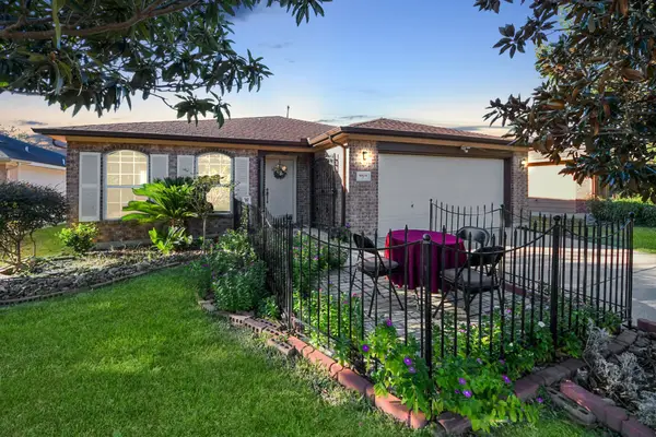 9519 Summer Laurel Lane, Houston, TX 77088