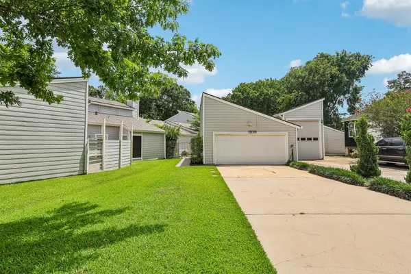 1109 Winding Way Drive, Friendswood, TX 77546