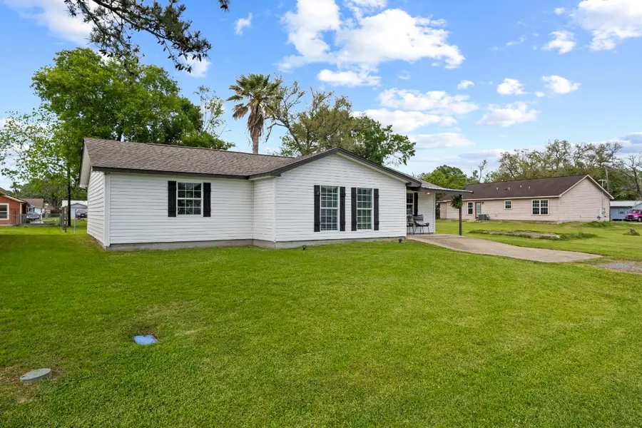 305 Circle Dr, Bridge City, TX 77611 - #3