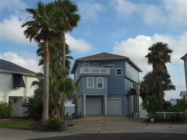 106 Quayside Drive, Tiki Island, TX 77554