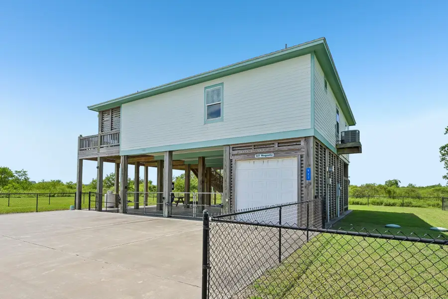 927 Magnolia Lane, Port Bolivar, TX 77650 - #2