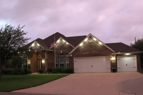 11219 Kings Point Boulevard Boulevard, Mont Belvieu, TX 77535