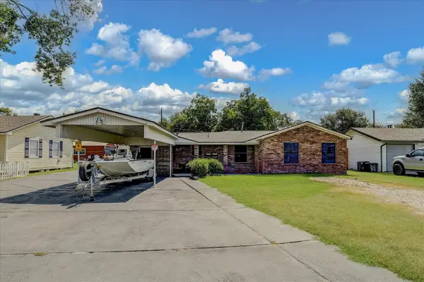 120 Fern Lane, Highlands, TX 77562