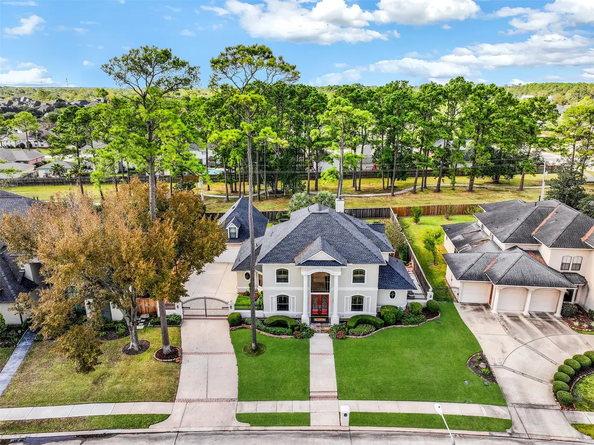 610 Royal Oaks Drive, Friendswood, TX 77546 - Image #1