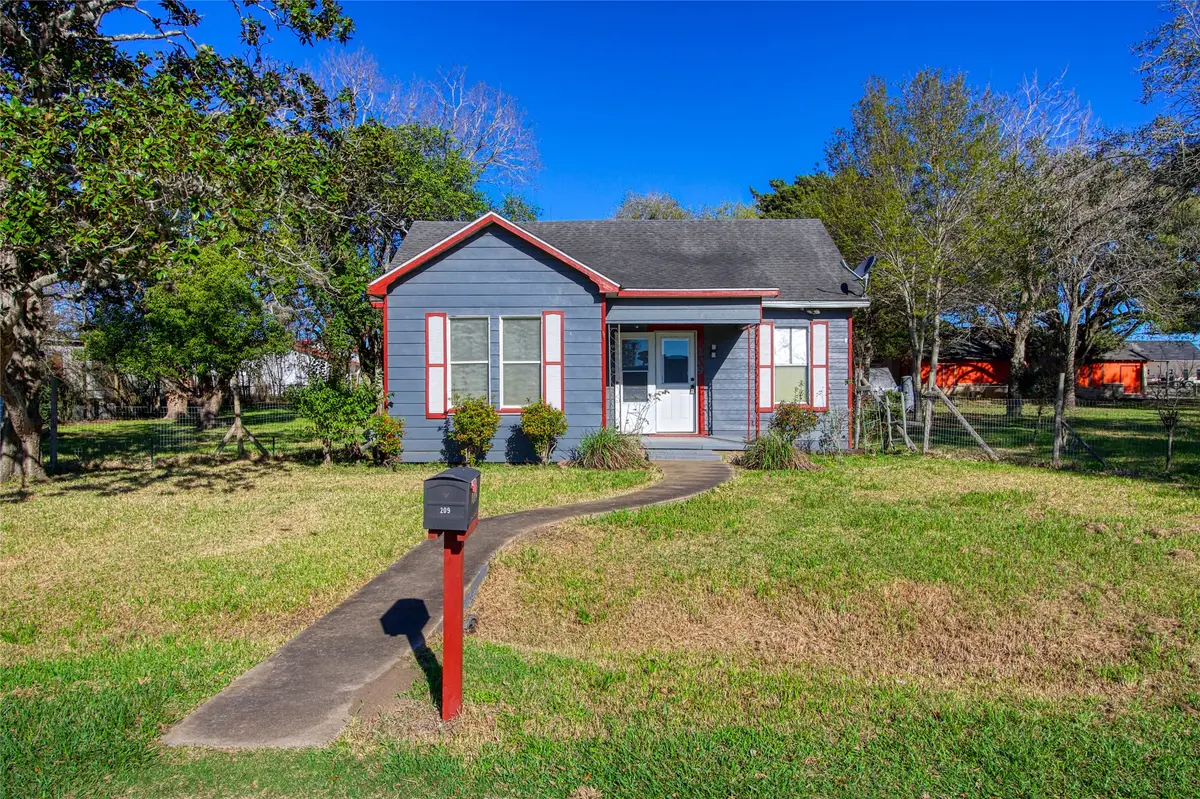 209 Avenue H, Van Vleck, TX 77482 - #1
