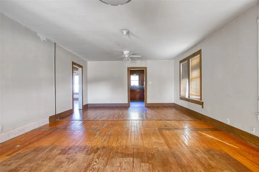 209 Avenue H, Van Vleck, TX 77482 - #2