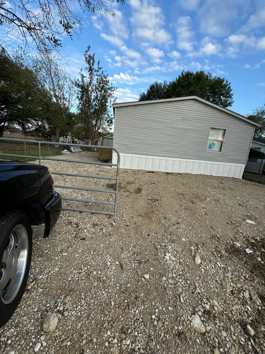 1610 Texas Street, Alvin, TX 77511 - #2