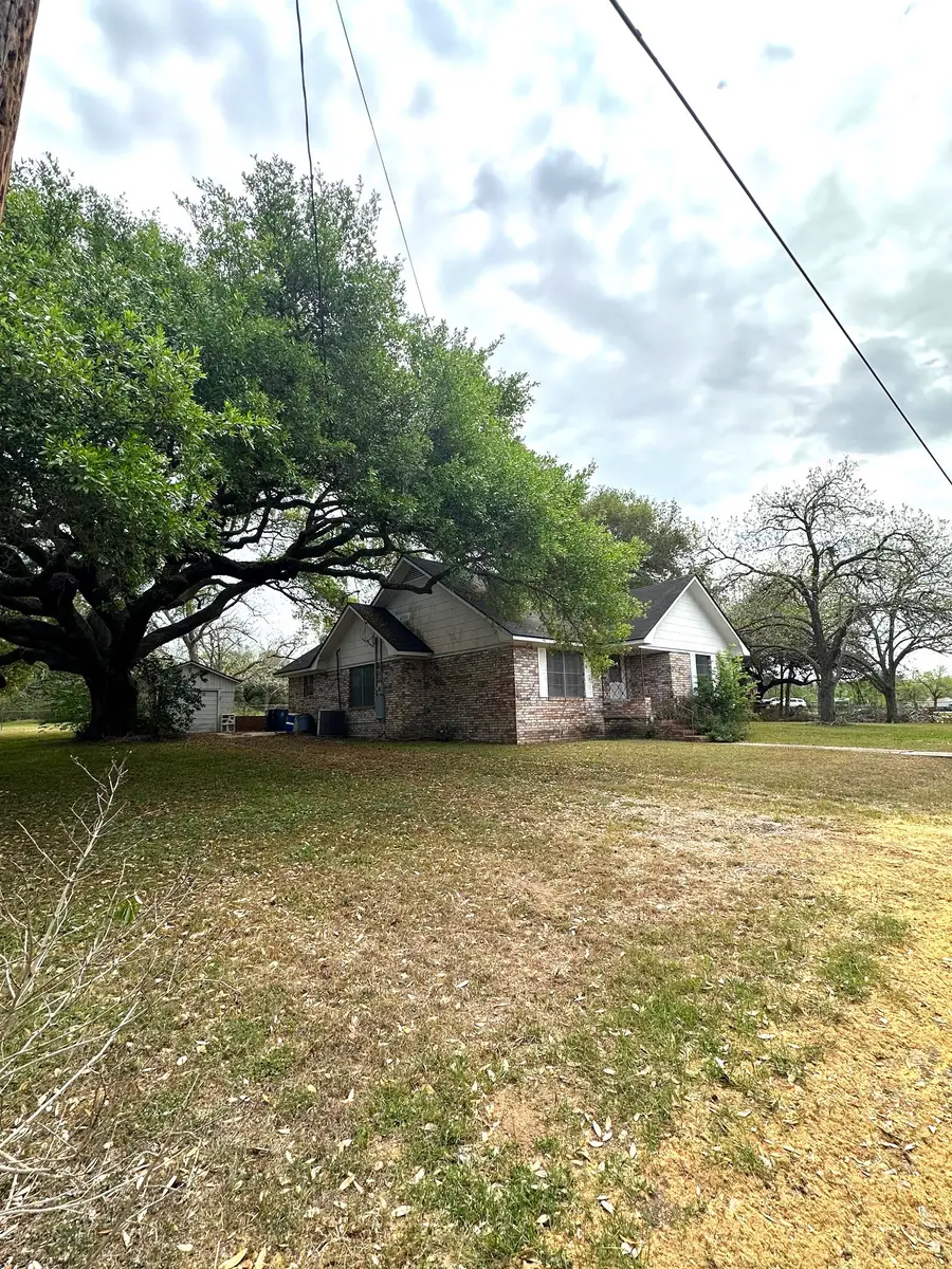 127 N Mechanic Street, Bellville, TX 77418 - #2