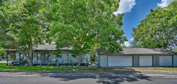 411 Bohlmann Avenue, Schulenburg, TX 78956