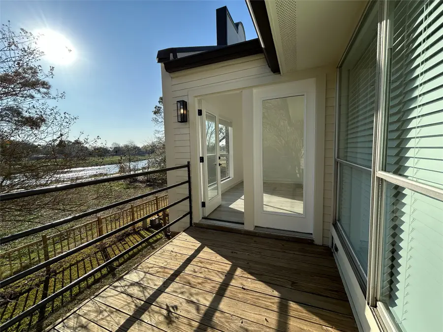 16160 Seahorse Drive, Houston, TX 77062 - Image #2