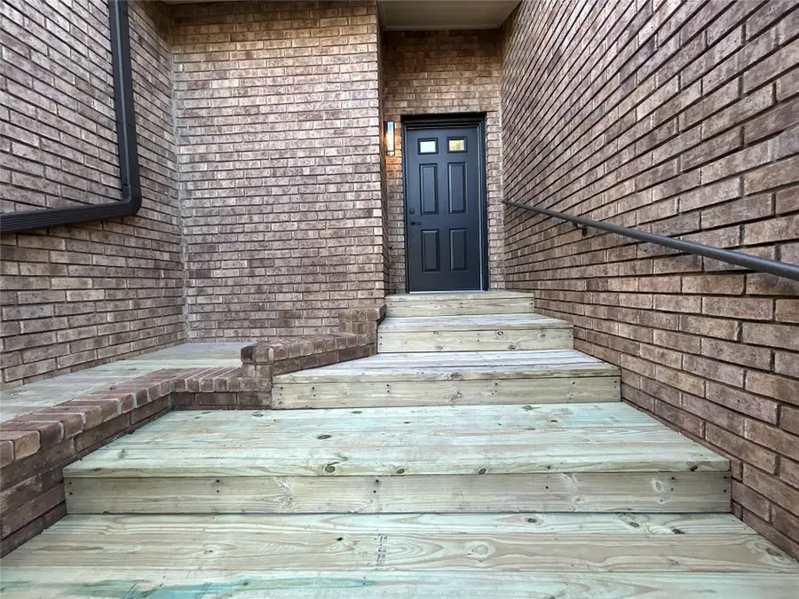 16160 Seahorse Drive, Houston, TX 77062 - Image #3