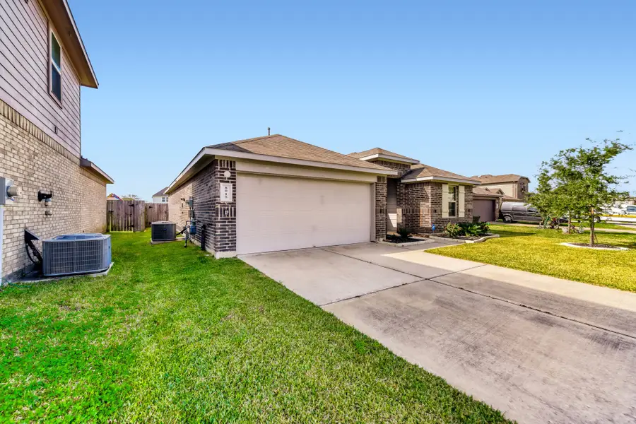 8015 Tamarind Lane, Baytown, TX 77521 - Image #2