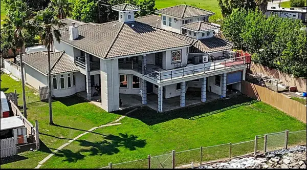 135 1st Street, Dickinson, TX 77539