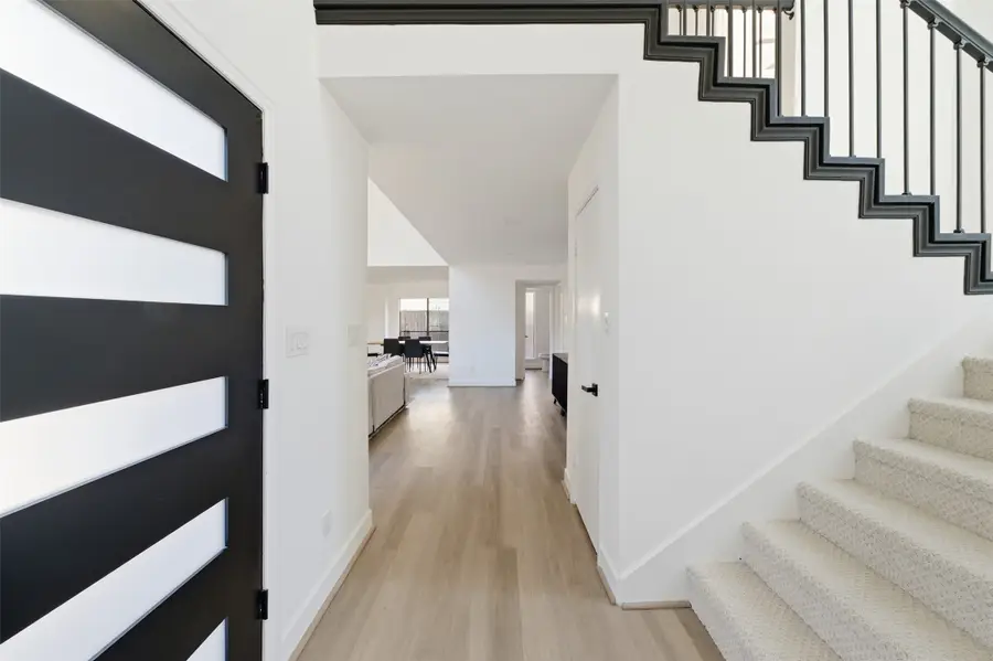 303 E Fair Harbor Lane, Houston, TX 77079 - Image #3