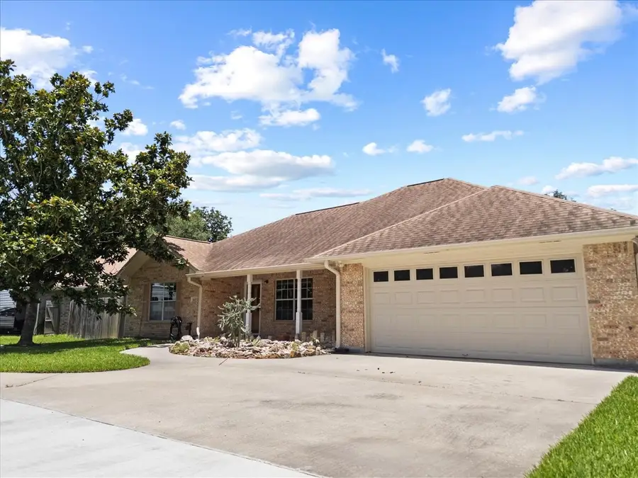 607 Sharondoah Drive, Highlands, TX 77562 - #2