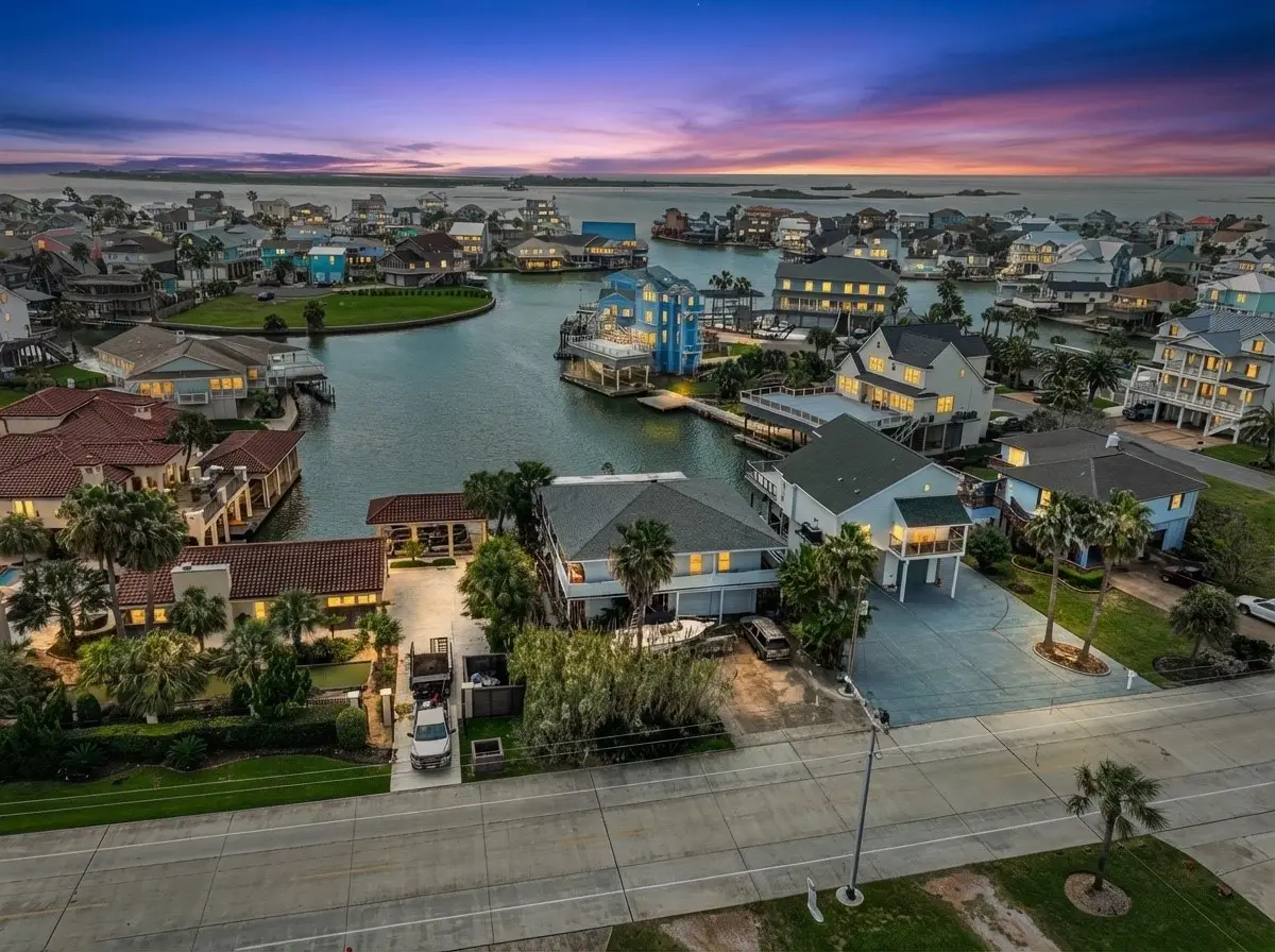1435 Tiki Drive, Tiki Island, TX 77554 - #1