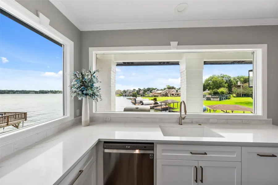 204 April Waters Drive N, Montgomery, TX 77356 - #3