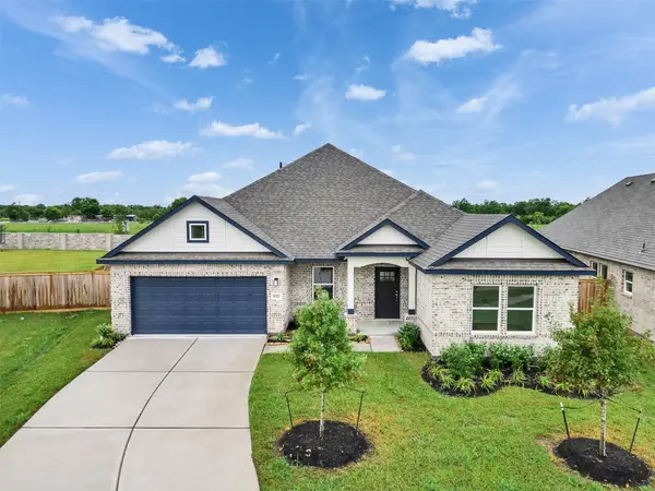 3222 Emerald Hills Drive, Angleton, TX 77515
