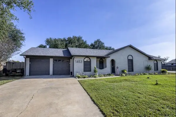 1453 Pin Oak Drive, Bellville, TX 77418