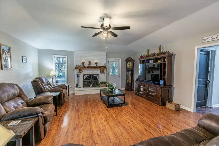 1453 Pin Oak Drive, Bellville, TX 77418 - Image #2