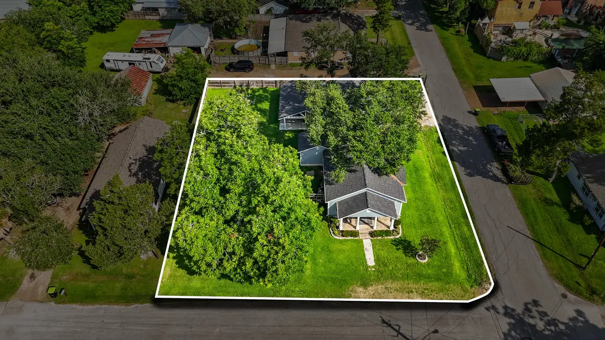 3302 North Avenue, Needville, TX 77461 - #1