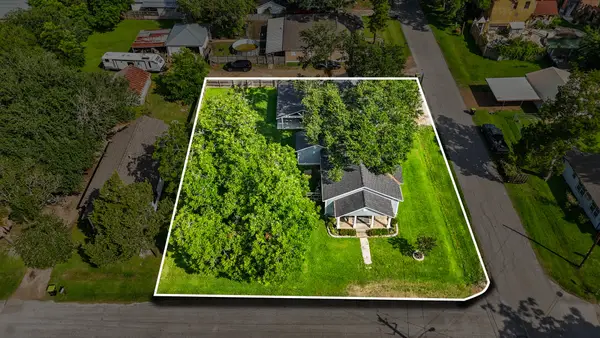 3302 North Avenue, Needville, TX 77461