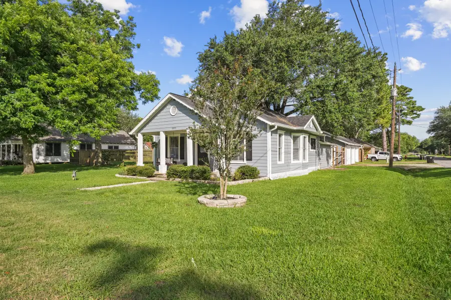 3302 North Avenue, Needville, TX 77461 - #2