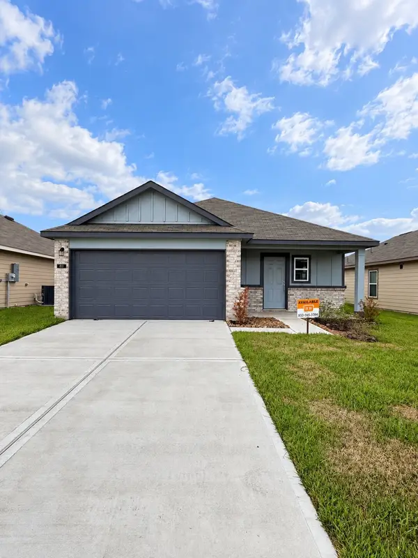 513 Oak Chase Avenue, Dayton, TX 77535