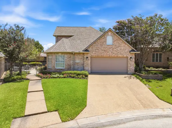 907 Grand Oaks Circle, College Station, TX 77840