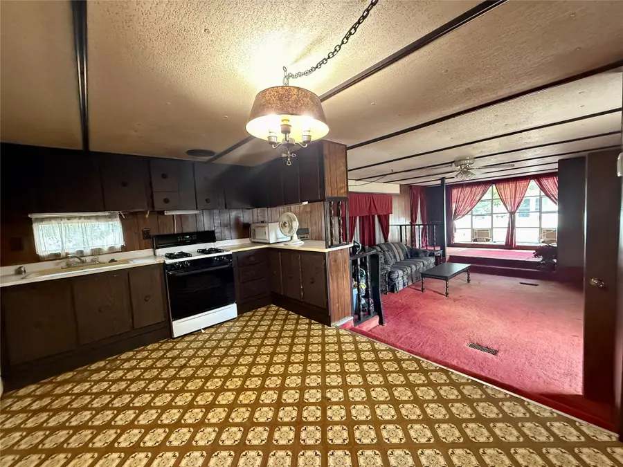 506 S Colorado Street, Flatonia, TX 78941 - #2