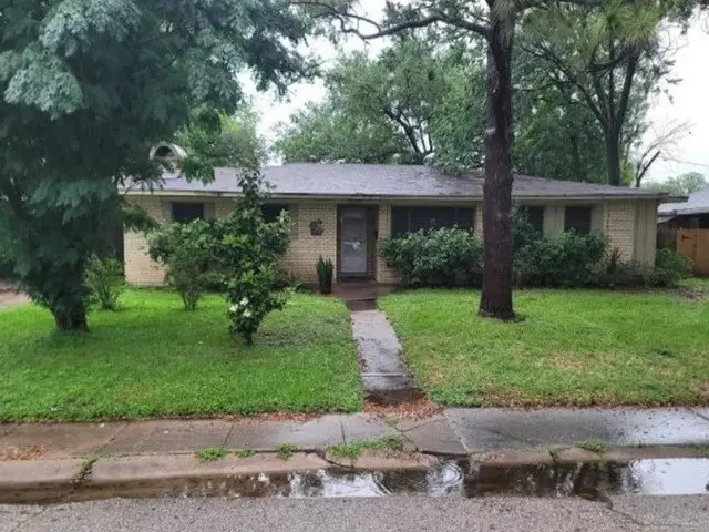 2109 Oaks Drive, Pasadena, TX 77502 - #1