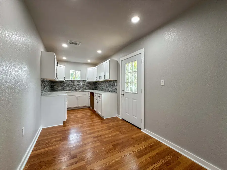 1009 W Snyder Street, Alvin, TX 77511 - Image #2