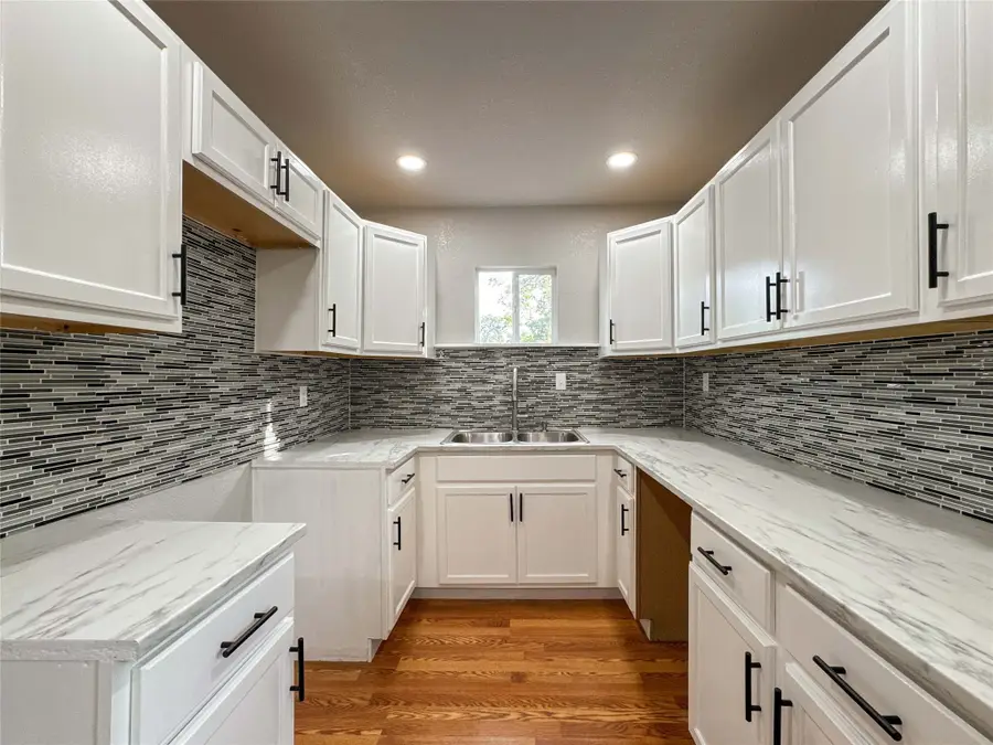 1009 W Snyder Street, Alvin, TX 77511 - Image #3