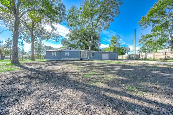 2227 County Road 737, Alvin, TX 77511