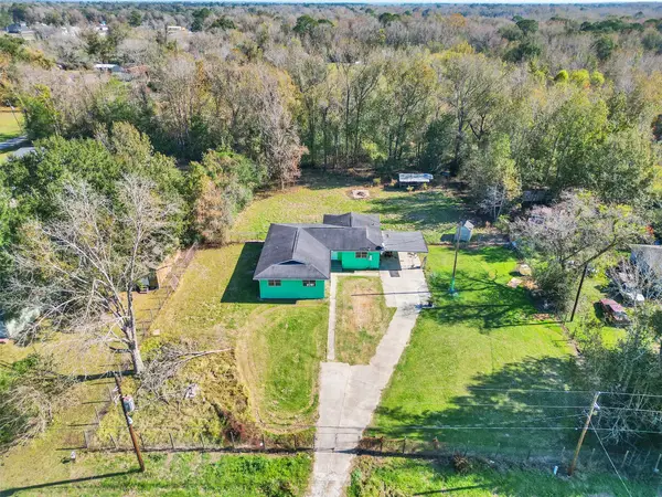 211 Johnson Street, Ames, TX 77575