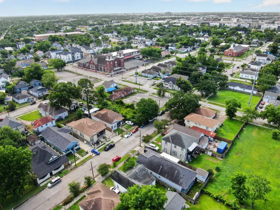 2006 Common Street, Houston, TX 77009 - #2