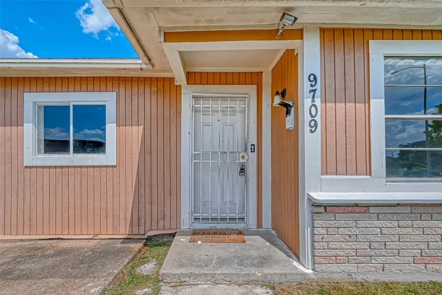 9709 Fairland Drive, Houston, TX 77051 - Image #2