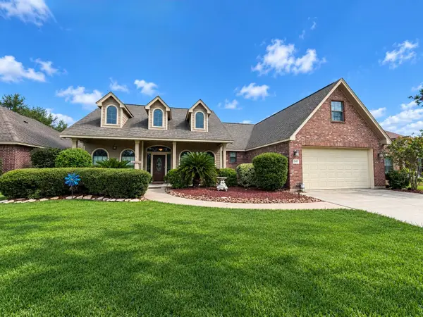 1437 S Bluebonnet Lane, Angleton, TX 77515